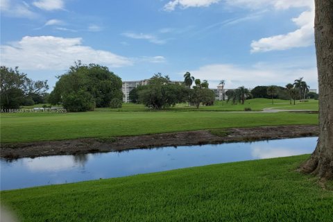 Condo in Pompano Beach, Florida, 2 bedrooms  № 1878411 - photo 19