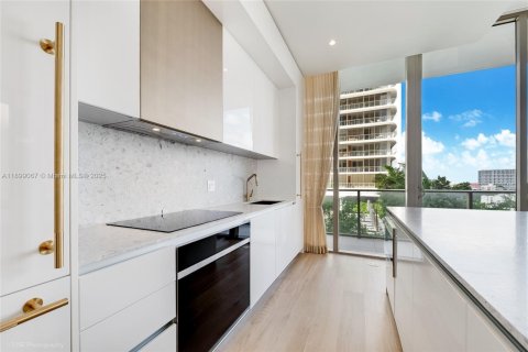 Снять в аренду кондоминиум в Майами, Флорида 2 спальни, 87.51м2, № 1951430 - фото 7