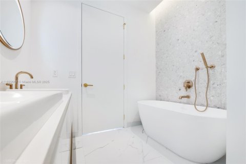 Снять в аренду кондоминиум в Майами, Флорида 2 спальни, 87.51м2, № 1951430 - фото 10