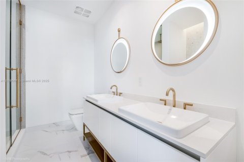 Снять в аренду кондоминиум в Майами, Флорида 2 спальни, 87.51м2, № 1951430 - фото 9