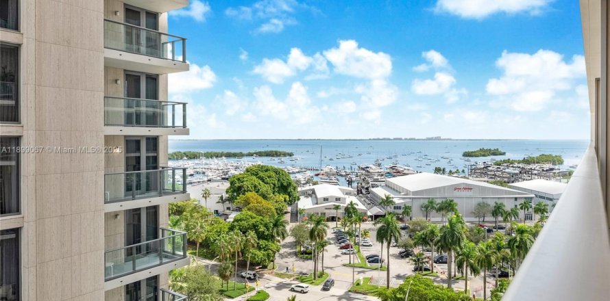 Кондоминиум с 2 спальнями в Майами, Флорида № 1951430