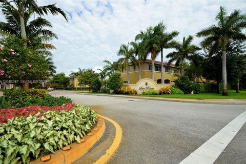 Townhouse in North Lauderdale, Florida 2 bedrooms, 118.91 sq.m. № 2173188