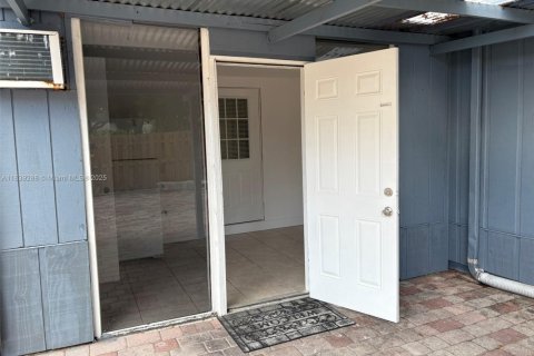 House in Deerfield Beach, Florida 2 bedrooms, 75.44 sq.m. № 1828271 - photo 23