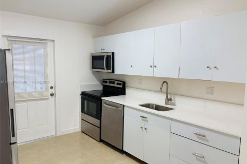 House in Deerfield Beach, Florida 2 bedrooms, 75.44 sq.m. № 1828271 - photo 4