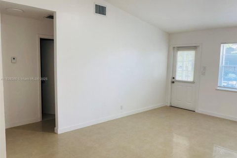House in Deerfield Beach, Florida 2 bedrooms, 75.44 sq.m. № 1828271 - photo 7