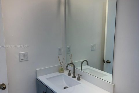 House in Deerfield Beach, Florida 2 bedrooms, 75.44 sq.m. № 1828271 - photo 11