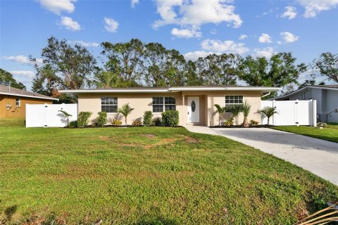 House in Sarasota, Florida 3 bedrooms, 99.59 sq.m. № 1519265 - photo 2