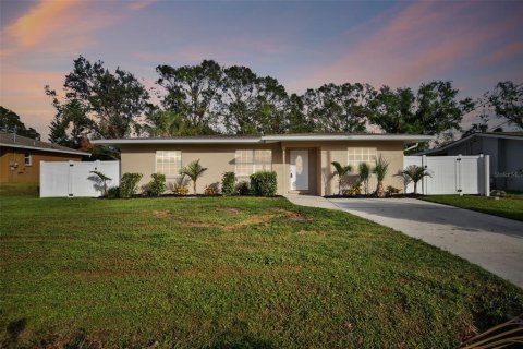 House in Sarasota, Florida 3 bedrooms, 99.59 sq.m. № 1519265 - photo 1