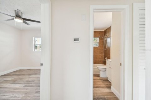 House in Sarasota, Florida 3 bedrooms, 99.59 sq.m. № 1519265 - photo 29