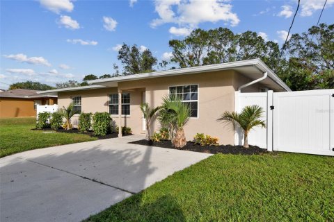 House in Sarasota, Florida 3 bedrooms, 99.59 sq.m. № 1519265 - photo 6