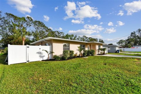 House in Sarasota, Florida 3 bedrooms, 99.59 sq.m. № 1519265 - photo 3