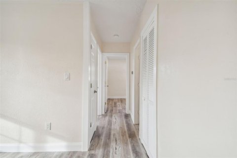 House in Sarasota, Florida 3 bedrooms, 99.59 sq.m. № 1519265 - photo 20