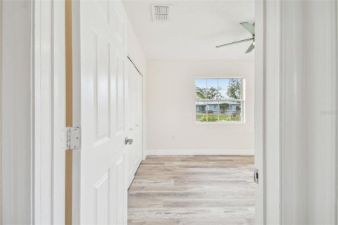 House in Sarasota, Florida 3 bedrooms, 99.59 sq.m. № 1519265 - photo 25
