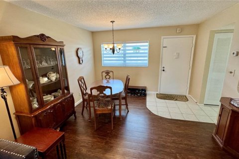 Condo in Largo, Florida, 1 bedroom  № 1561360 - photo 8