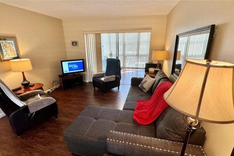 Condo in Largo, Florida, 1 bedroom  № 1561360 - photo 19