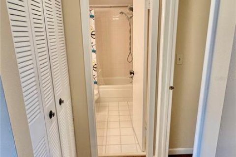 Condo in Largo, Florida, 1 bedroom  № 1561360 - photo 28