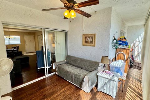Condo in Largo, Florida, 1 bedroom  № 1561360 - photo 24