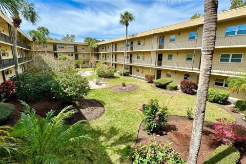 Condo in Largo, Florida, 1 bedroom  № 1561360 - photo 6