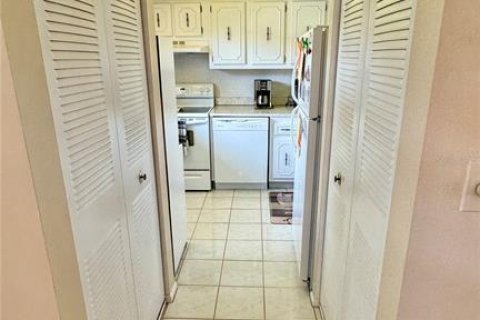 Condo in Largo, Florida, 1 bedroom  № 1561360 - photo 9