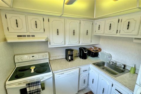 Condo in Largo, Florida, 1 bedroom  № 1561360 - photo 15