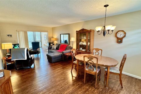 Condo in Largo, Florida, 1 bedroom  № 1561360 - photo 16