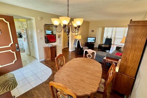 Condo in Largo, Florida, 1 bedroom  № 1561360 - photo 7