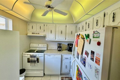 Condo in Largo, Florida, 1 bedroom  № 1561360 - photo 10
