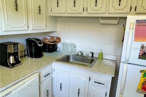Condo in Largo, Florida, 1 bedroom  № 1561360 - photo 13