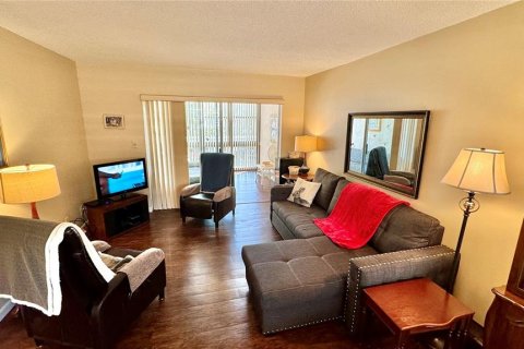 Condo in Largo, Florida, 1 bedroom  № 1561360 - photo 18