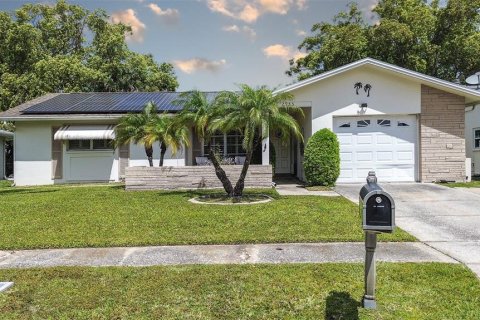 House in Palm Harbor, Florida 2 bedrooms, 117.89 sq.m. № 1615101 - photo 1