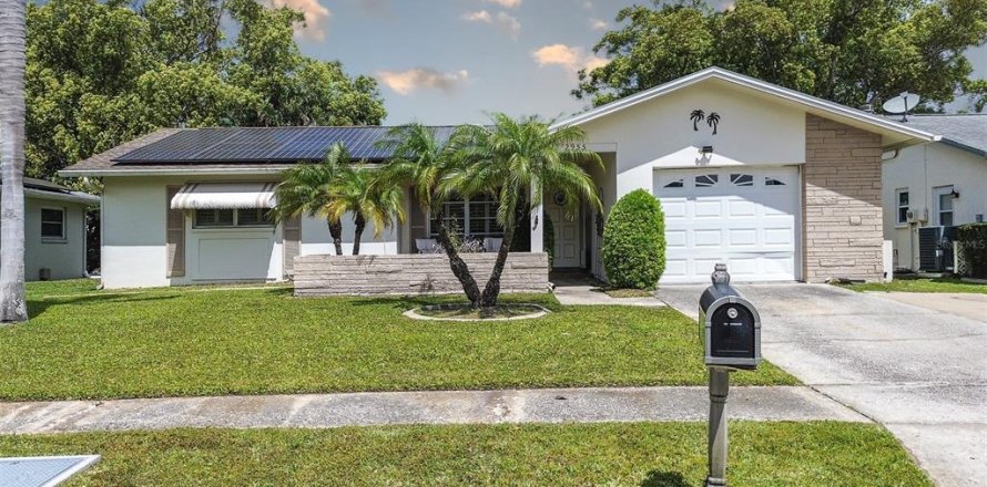 House in Palm Harbor, Florida 2 bedrooms, 117.89 sq.m. № 1615101