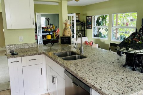 House in Oakland Park, Florida 2 bedrooms, 140.19 sq.m. № 1893552 - photo 6