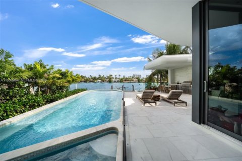 Купить виллу или дом в Майами-Бич, Флорида 6 спален, 644.93м2, № 1997631 - фото 18