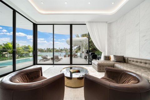 Купить виллу или дом в Майами-Бич, Флорида 6 спален, 644.93м2, № 1997631 - фото 8