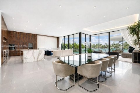 Купить виллу или дом в Майами-Бич, Флорида 6 спален, 644.93м2, № 1997631 - фото 6