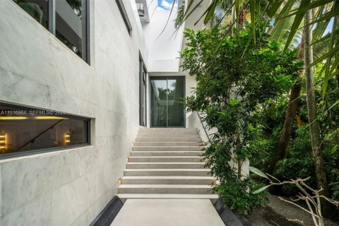 Купить виллу или дом в Майами-Бич, Флорида 6 спален, 644.93м2, № 1997631 - фото 5