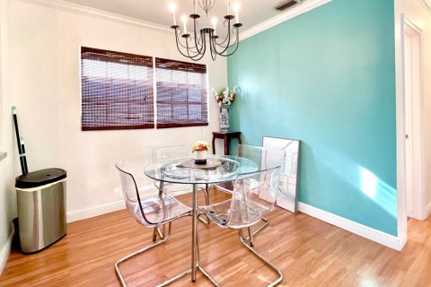 Commercial property in Fort Lauderdale, Florida 197.7 sq.m. № 2382835 - photo 29