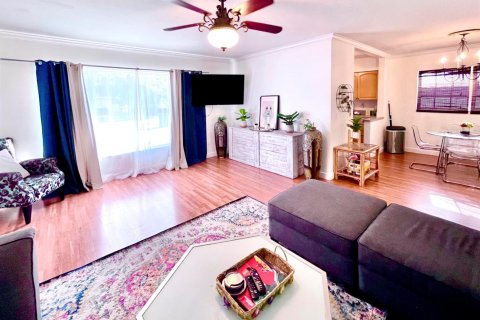 Commercial property in Fort Lauderdale, Florida 197.7 sq.m. № 2382835 - photo 24