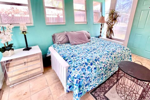 Commercial property in Fort Lauderdale, Florida 197.7 sq.m. № 2382835 - photo 19