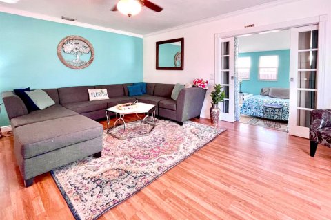 Commercial property in Fort Lauderdale, Florida 197.7 sq.m. № 2382835 - photo 23