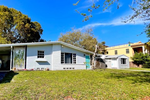 Commercial property in Fort Lauderdale, Florida 197.7 sq.m. № 2382835