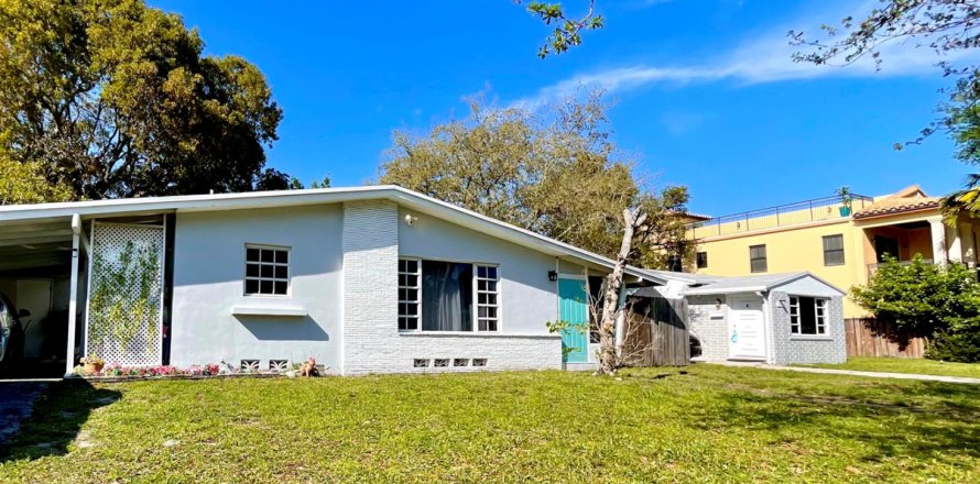 Commercial property in Fort Lauderdale, Florida 197.7 sq.m. № 2382835
