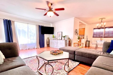 Commercial property in Fort Lauderdale, Florida 197.7 sq.m. № 2382835 - photo 26
