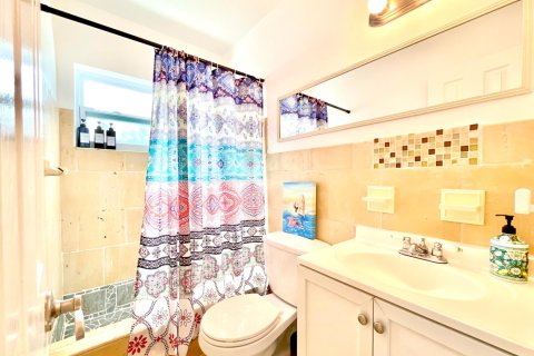 Commercial property in Fort Lauderdale, Florida 197.7 sq.m. № 2382835 - photo 9