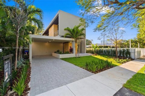 House in Miami, Florida 4 bedrooms, 319.96 sq.m. № 2056533 - photo 3