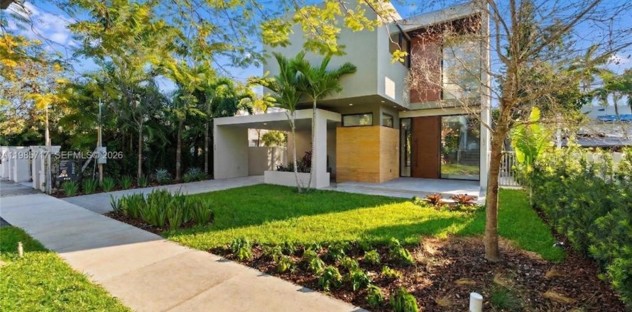 House in Miami, Florida 4 bedrooms, 319.96 sq.m. № 2056533