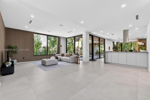 House in Miami, Florida 4 bedrooms, 319.96 sq.m. № 2056533 - photo 10