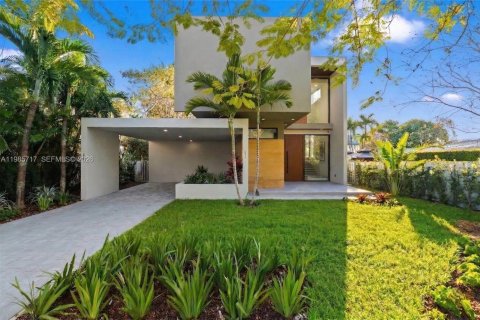 House in Miami, Florida 4 bedrooms, 319.96 sq.m. № 2056533 - photo 2