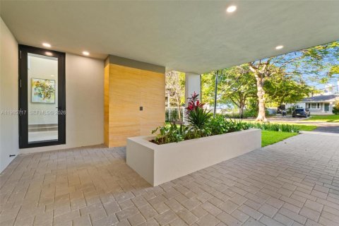 House in Miami, Florida 4 bedrooms, 319.96 sq.m. № 2056533 - photo 6