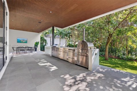 House in Miami, Florida 4 bedrooms, 319.96 sq.m. № 2056533 - photo 29